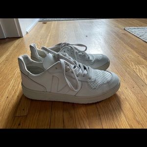 Veja V-10 womens trainers